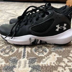 Girls Under Armour Basketball Shoes